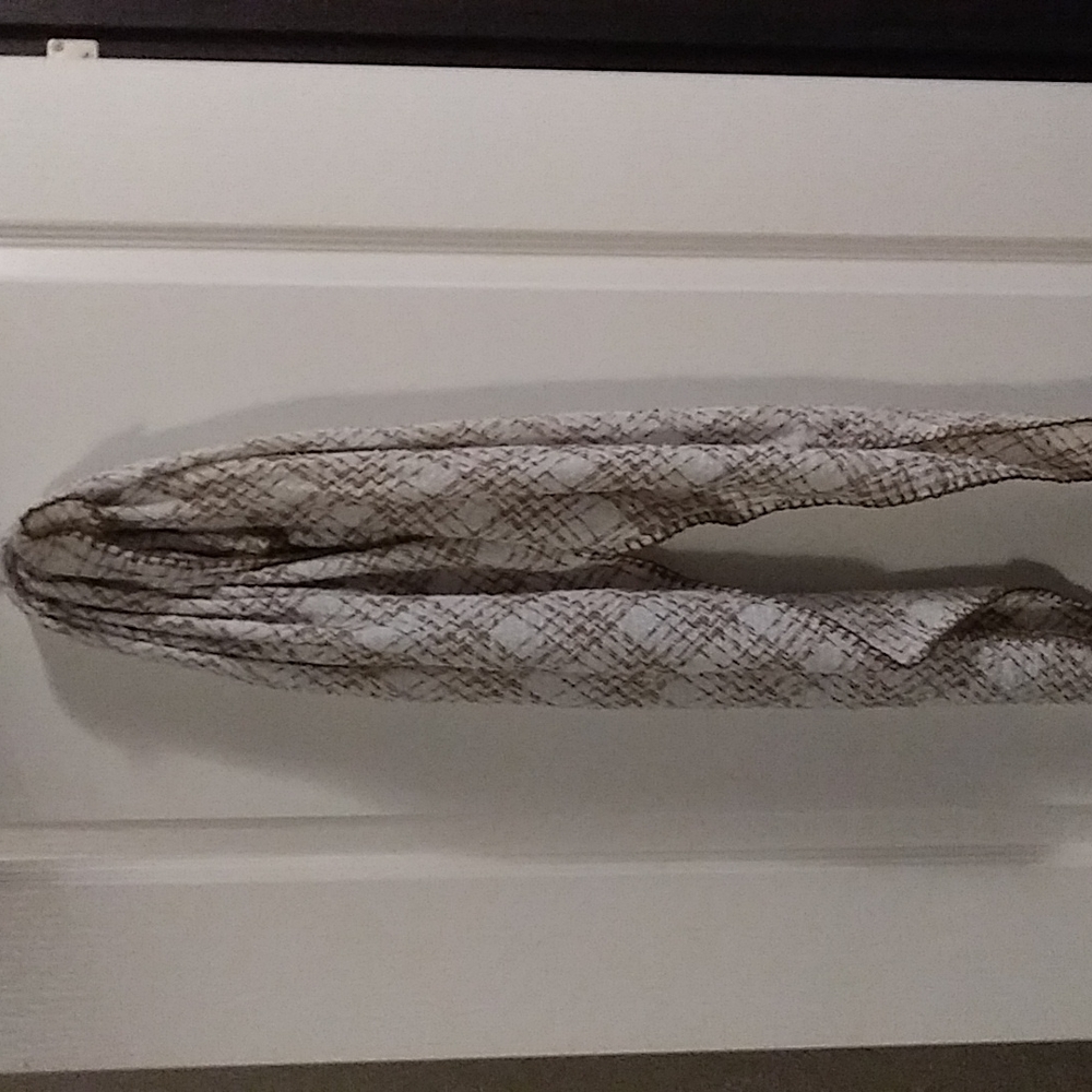 Triangle scarf - Picture 3 of 3